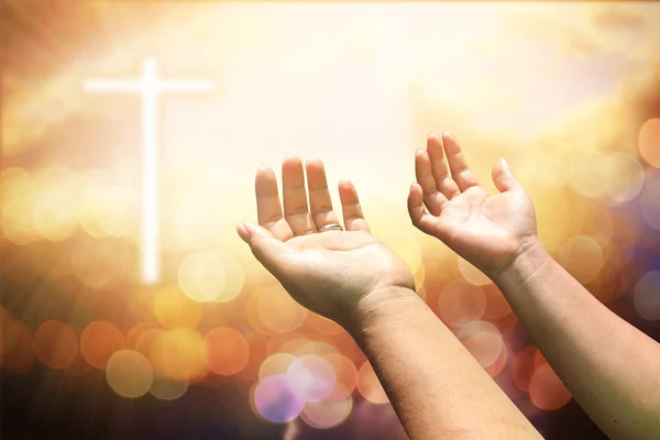 인간의 손에 팜 예배를 엽니다. 성 찬 치료 축복 하나님 그 — 스톡 사진