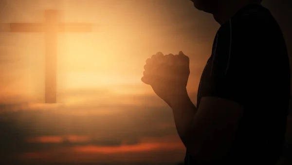 Christian man praying worship at sunset. Hands folded in prayer. — Stock Photo, Image