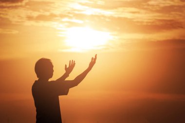 İnsan elinin hurma ibadet kadar açın. Eucharist terapi Katolik Paskalya tövbe yardım Tanrı korusun dua zihin ödünç verdi. Hıristiyan kavramı arka plan. mücadele ve Tanrı'nın zafer