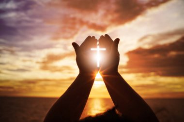 İnsan elinin hurma ibadet kadar açın. Eucharist terapi korusun Tanrı o