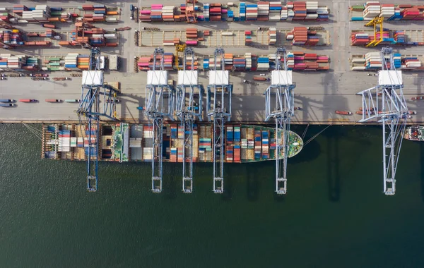 Vista aérea contenedor buque a puerto marítimo contenedor de carga para imp — Foto de Stock