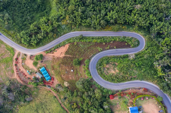 Drone Luchtfoto van Prachtige wegen geschikt voor vakantie drivin — Stockfoto