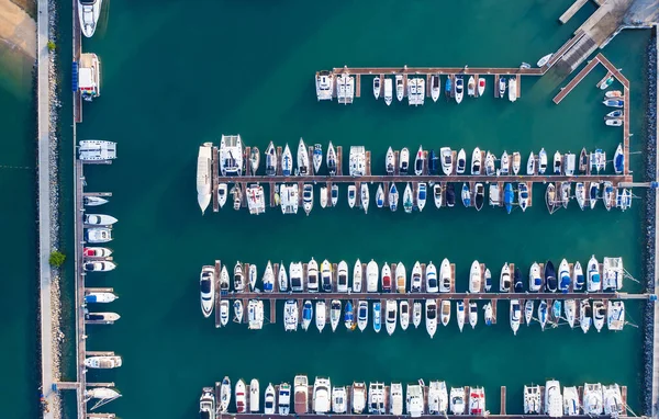 Vue Aérienne Yacht Moteur Blanc Yacht Entre Dans Baie Dans — Photo