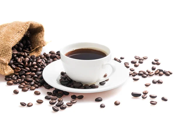 Beyaz Arka Planda Sıcak Kahve Fincanı Fasulye Sabah Vakti Kahve — Stok fotoğraf