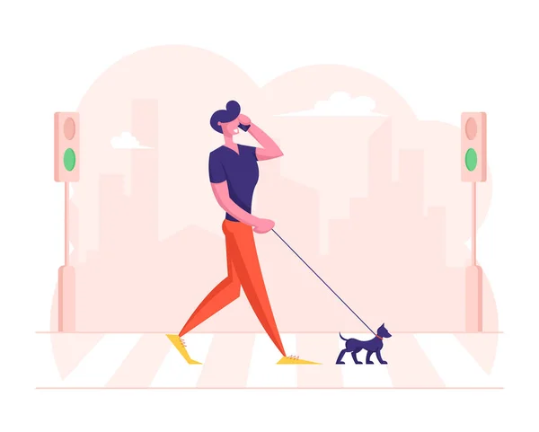Расслабленный пешеход с собакой разговаривает по смартфону Прогулка по перекрестку через дорогу с зеброй и светофором — стоковый вектор