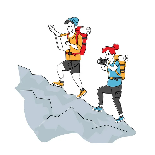 Férfi és nő Backpackers Character Learning Térkép és így Photo mászás a sziklán. Utazók Túrázás Kaland Nyaralás koncepció. Turisták sétálnak a szabadban. Lineáris ember vektor illusztráció — Stock Vector