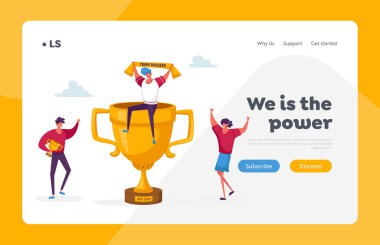 Neşeli Meslektaşlar Takım Çalışması İniş Sayfa Şablonu. Neşeli Karakterler Büyük Altın Kupa 'nın etrafında gülüyor ve üzerinde Adam oturuyor. Çalışanlar Başarı Projesi için seviniyor. Çizgi film Vektör İllüstrasyonu