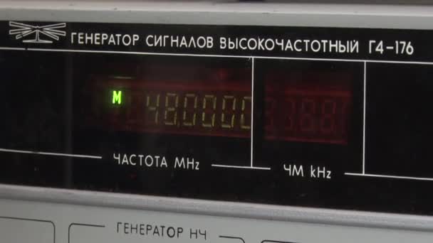 Utrustning för mätning av radioelektronisk utrustning, oscilloskop — Stockvideo