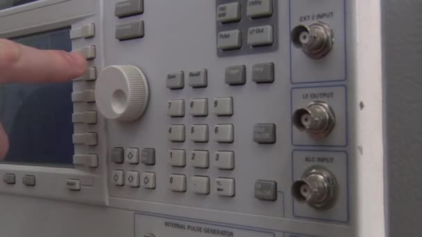 Apparecchiature radioelettroniche apparecchiature di misura, oscilloscopio — Video Stock