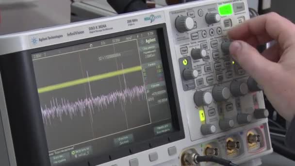 Équipement radioélectronique équipement de mesure, oscilloscope — Video
