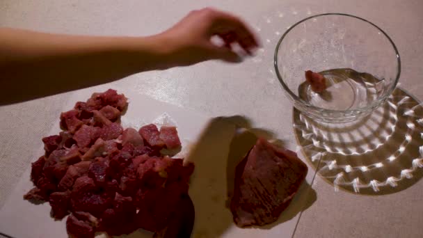 Preparar alimentos, carne cortada churrasco bife — Vídeo de Stock