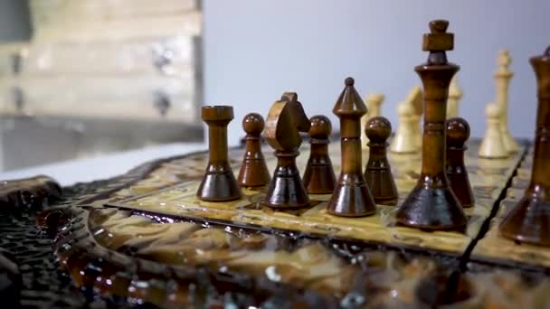 Houten schaakspel houtsnijwerk, beitels, handgemaakt, handwerk, Diy — Stockvideo