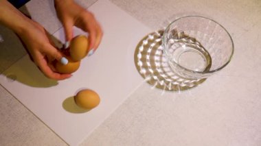 Salata diyeti için yumurta dilimleme, Fransız salatası, sağlıklı beslenme.,