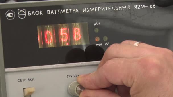 放射电子设备测量设备，示波器 — 图库视频影像