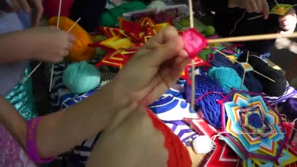 Children make colored thread crafts — Stock Video