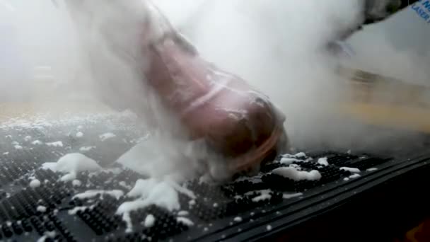 Nettoyage à sec des chaussures à vapeur — Video