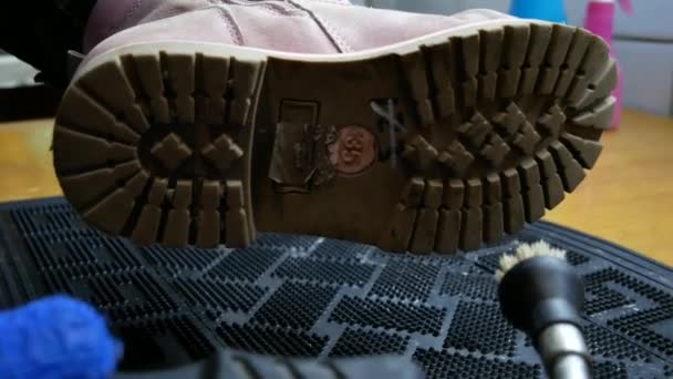 Zapatos Limpieza Seco Cuando Utiliza Vapor Elimina Incluso Suciedad Más — Vídeos de Stock