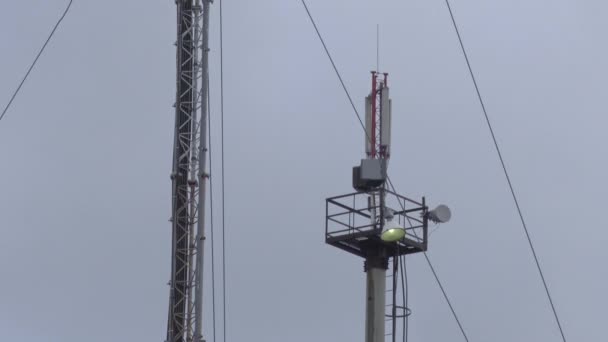 Estações-base de operadoras de celular móvel — Vídeo de Stock