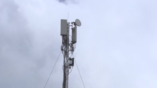 Base Stations Mobile Cellular Operators Located City Roofs — Stock Video