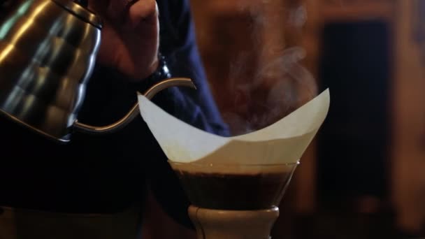 Making delicious Coffee at Chemex — Stock Video