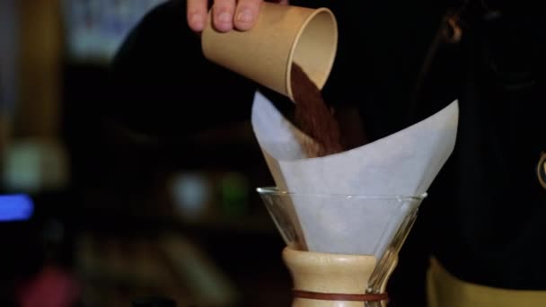 Chemex 'te harika kahve yapıyor. — Stok video