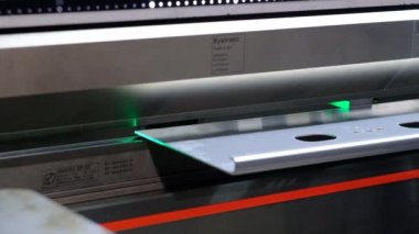 Metal işleme ekipmanları üzerinde metal bükme