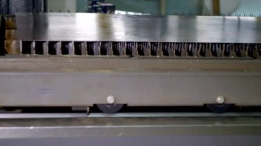 Vakum vakum bardakları lazer kesim için metal katmanı daldırır