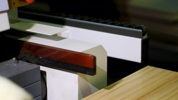 Wood chipboard edge gluing equipment — Stockvideo