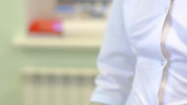 Coronavirus testi için kan alıyorum.