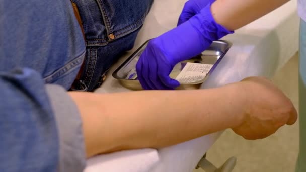 Taking a blood test for a coronavirus test — Stock Video