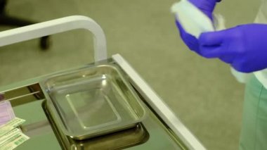 disinfection of a medical tray before the procedure