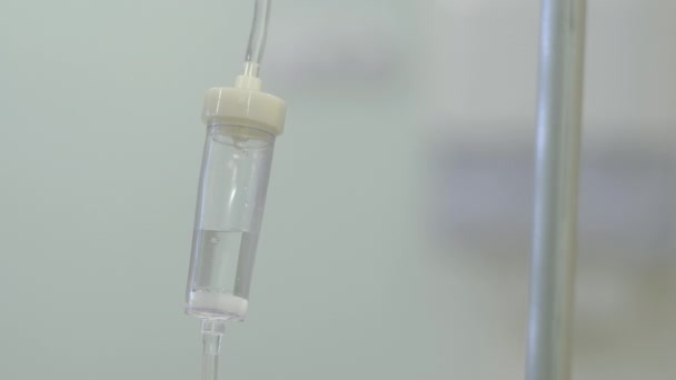 The medicine is dripping in the infusion system — Stockvideo