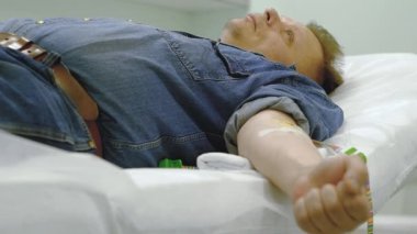 the patient lies during infusion therapy