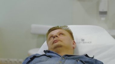 the patient was surprised when a nurse put on a coronavirus crown