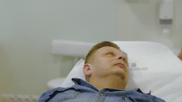 Patient scared to get coronavirus — Stok video