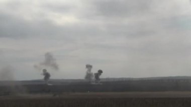 Tanklar, askeri zırhlı araçlar saha görevinde..