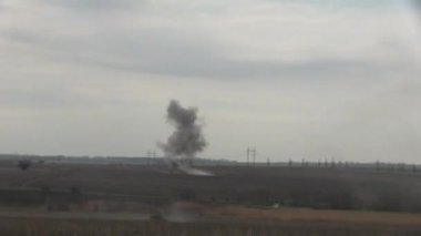 Tanklar, askeri zırhlı araçlar saha görevinde..