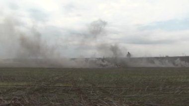 Tanklar, askeri zırhlı araçlar saha görevinde..