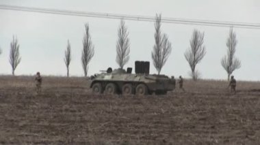 Tanklar, askeri zırhlı araçlar saha görevinde..