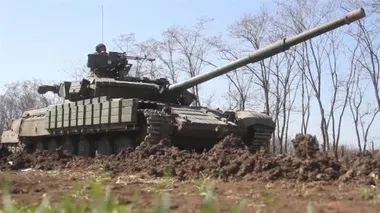 Tanklar, askeri zırhlı araçlar saha görevinde..