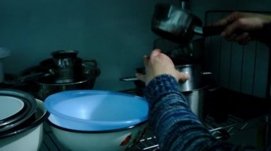 İnsan doğru yemekleri seçer.