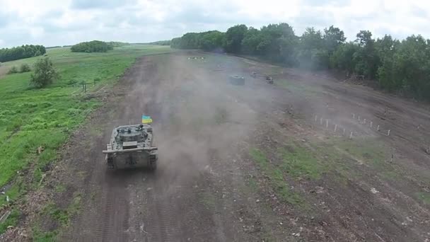 Навчальний майданчик для танків, вправи, вид зверху — стокове відео