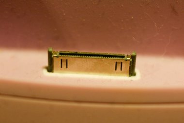 Güvertedeki iPhone için güç soketi