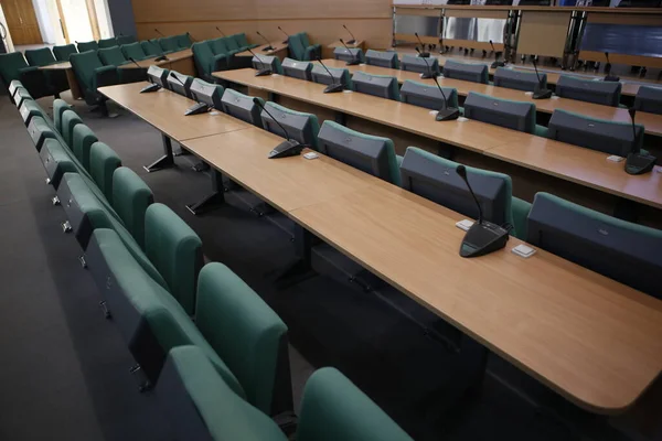 Sala de conferencias vacía con sillas —  Fotos de Stock