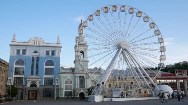 Roda gigante em Kiev na praça — Vídeo de Stock