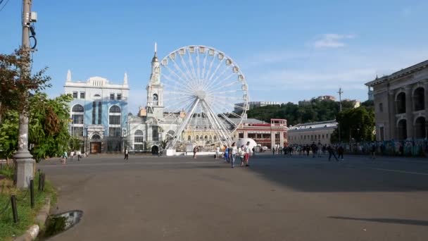 Noche de verano en Kiev. La gente está caminando. Podil Kiev — Vídeos de Stock