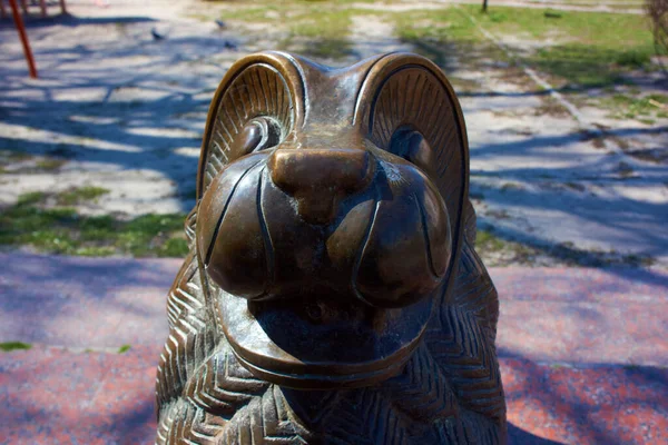 Statue de lion dans le parc — Photo