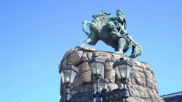 Monumento a Bogdan Khmelnitsky en Ucrania — Vídeos de Stock