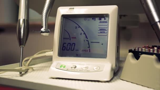 Stylish modern dental apex locator — Stock Video