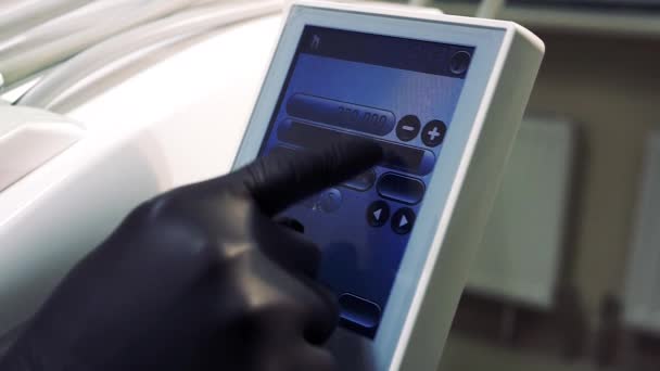 Doctor dentist uses touch screen equipment — Stock Video